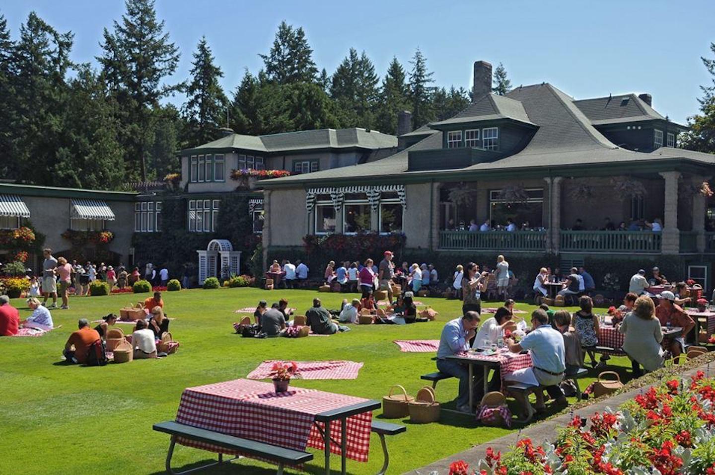 Picnics in the gardens