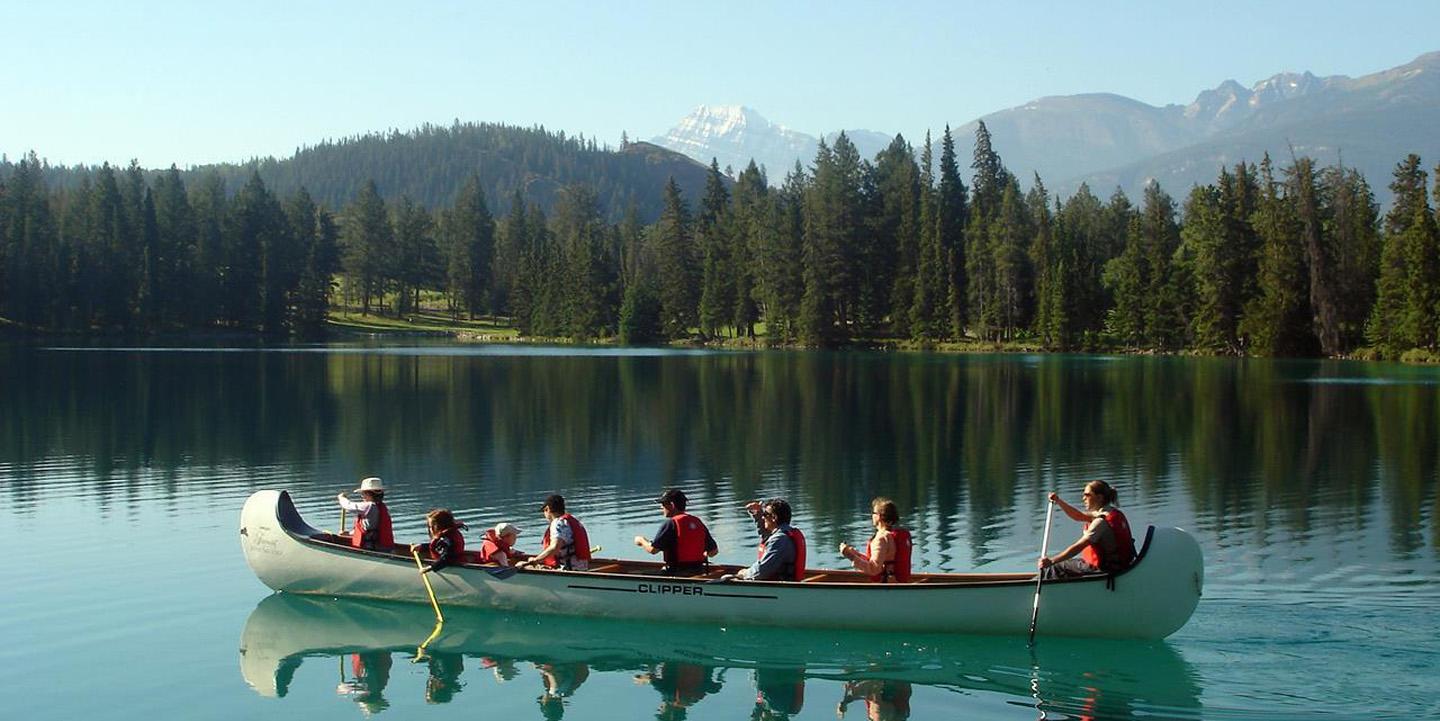 Clipper Canoe on Lace Beauvert